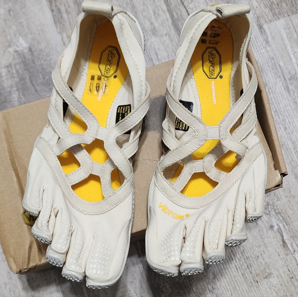 FiveFingers Vibram Alitza Loop Beige Slip On Minimalist Shoes Womens Size 6.5-7